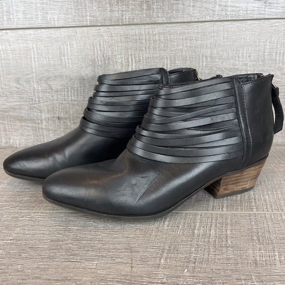 Clarks sz 8.5 black leather strappy ankle boots - Picture 4 of 13